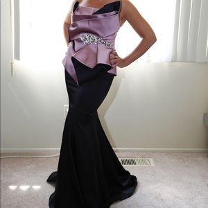 Elegant Evening Gown, Perfect for Prom, Size 38